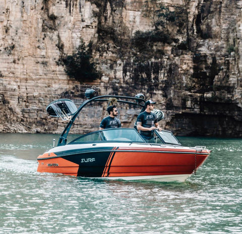 Imagen de Lancha V-220 SURF